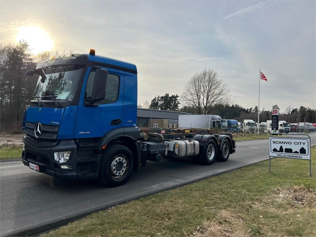 Mercedes-Benz Antos 2546 L - Skip loader truck: picture 1 Mercedes-Benz Antos 2546 L - Skip loader truck: picture 1