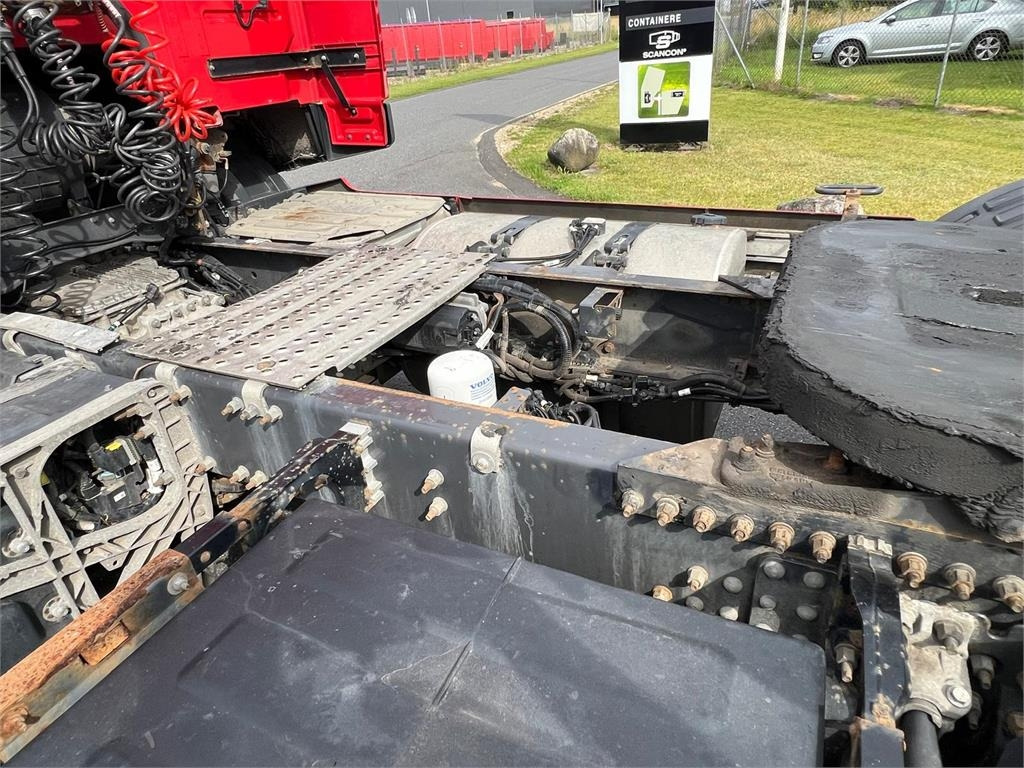 Tractor unit Volvo FM370: picture 14