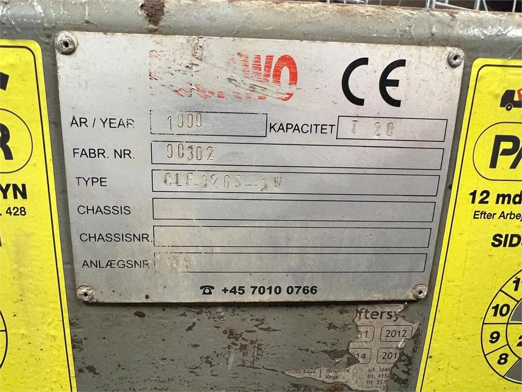 Volvo FH12-420 - Skip loader truck: picture 5 Volvo FH12-420 - Skip loader truck: picture 5