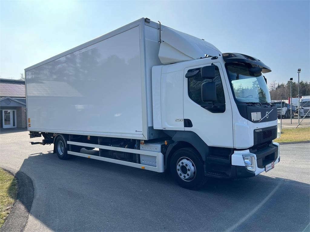 Volvo FL 16 ton 250HK  - Box truck: picture 2 Volvo FL 16 ton 250HK  - Box truck: picture 2