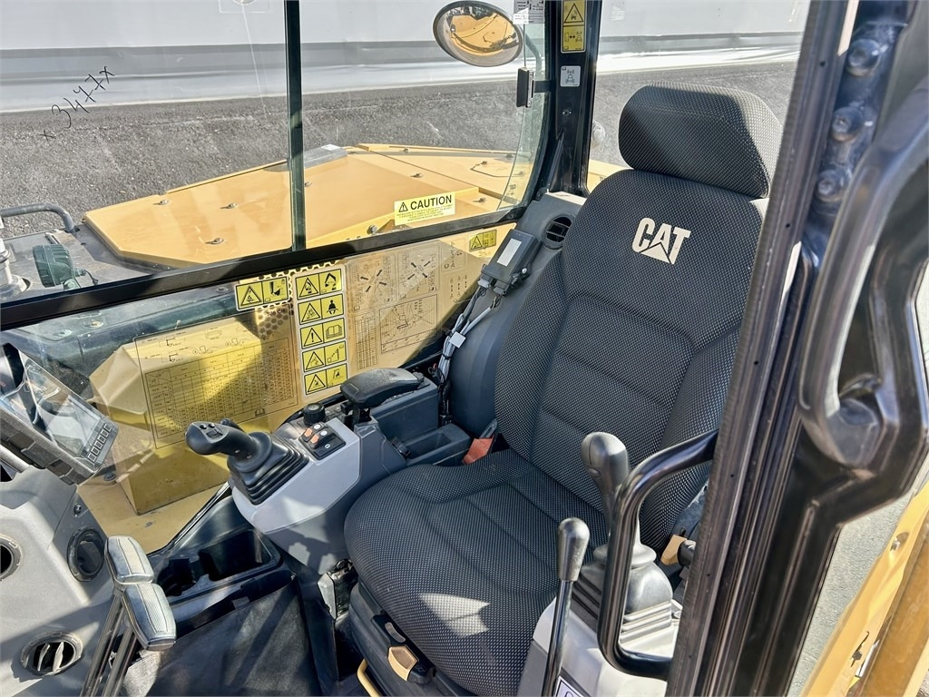 Mini excavator CAT 308CR NEXT GEN PYÖRITTÄJÄLLÄ: picture 17