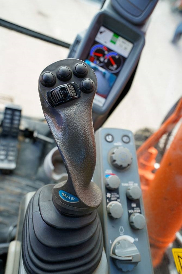 Crawler excavator Hitachi ZX225USLC-5B MARTTIINILLA: picture 23