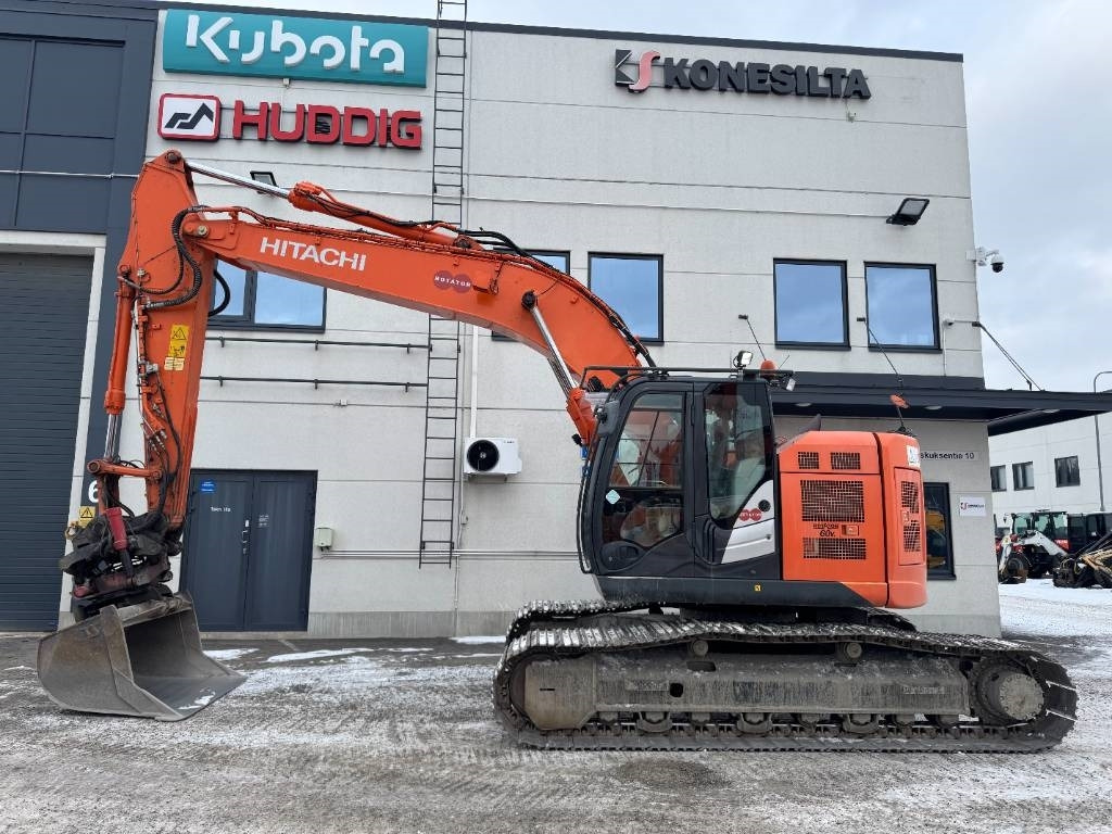 Hitachi ZX225USLC-5B PYÖRITTÄJÄLLÄ - Crawler excavator: picture 1 Hitachi ZX225USLC-5B PYÖRITTÄJÄLLÄ - Crawler excavator: picture 1