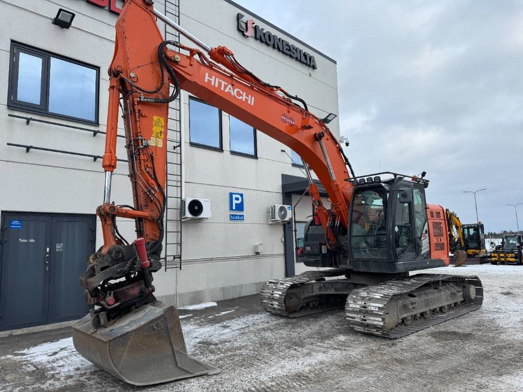 Hitachi ZX225USLC-5B PYÖRITTÄJÄLLÄ - Crawler excavator: picture 2 Hitachi ZX225USLC-5B PYÖRITTÄJÄLLÄ - Crawler excavator: picture 2