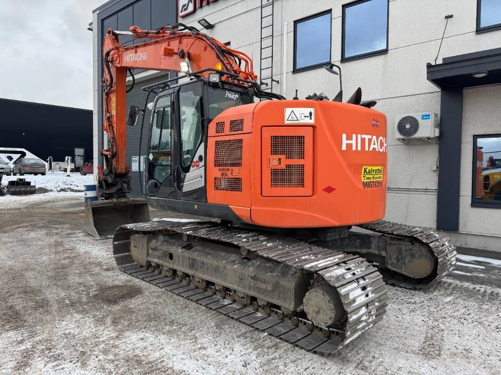 Hitachi ZX225USLC-5B PYÖRITTÄJÄLLÄ - Crawler excavator: picture 3 Hitachi ZX225USLC-5B PYÖRITTÄJÄLLÄ - Crawler excavator: picture 3