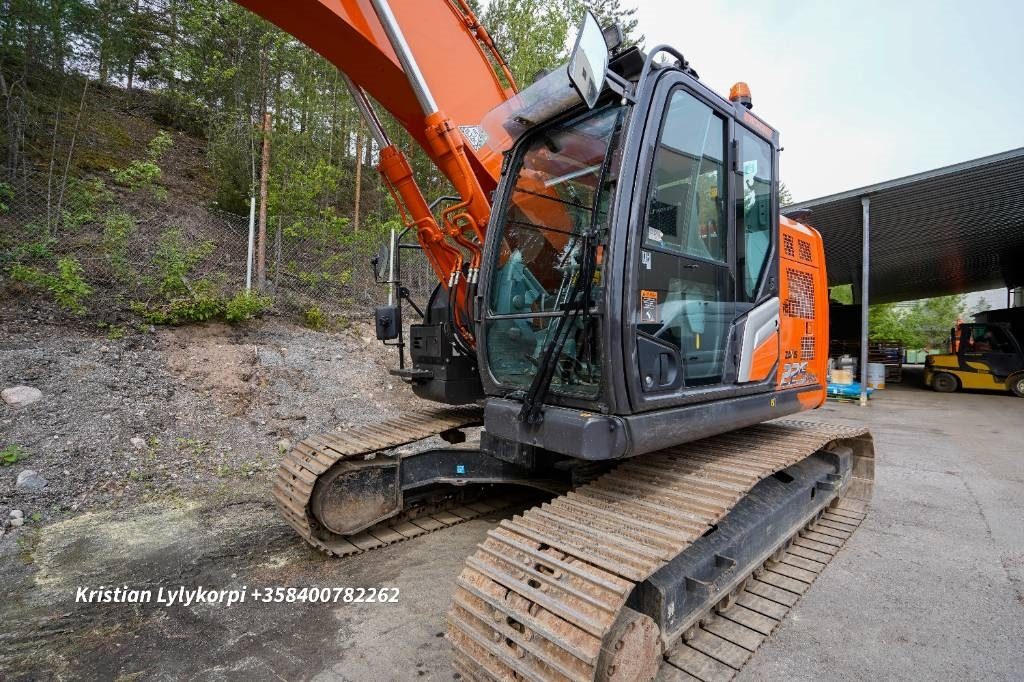 Crawler excavator Hitachi ZX225USLC-7 STAGE V: picture 11
