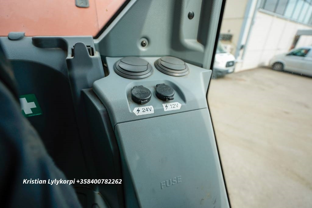 Crawler excavator Hitachi ZX225USLC-7 STAGE V: picture 25