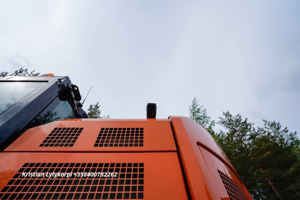 Crawler excavator Hitachi ZX225USLC-7 STAGE V: picture 15