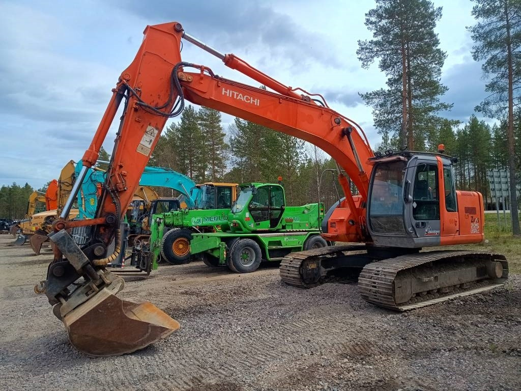 Hitachi ZX225USR KALLISTAJALLA - Crawler excavator: picture 1 Hitachi ZX225USR KALLISTAJALLA - Crawler excavator: picture 1