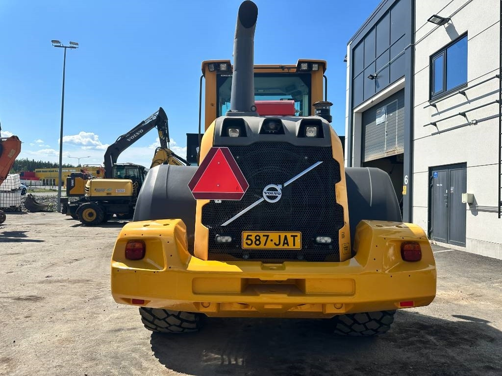 Volvo L70G vipuohjaus, 3' ja 4' hydr - Wheel loader: picture 3 Volvo L70G vipuohjaus, 3' ja 4' hydr - Wheel loader: picture 3