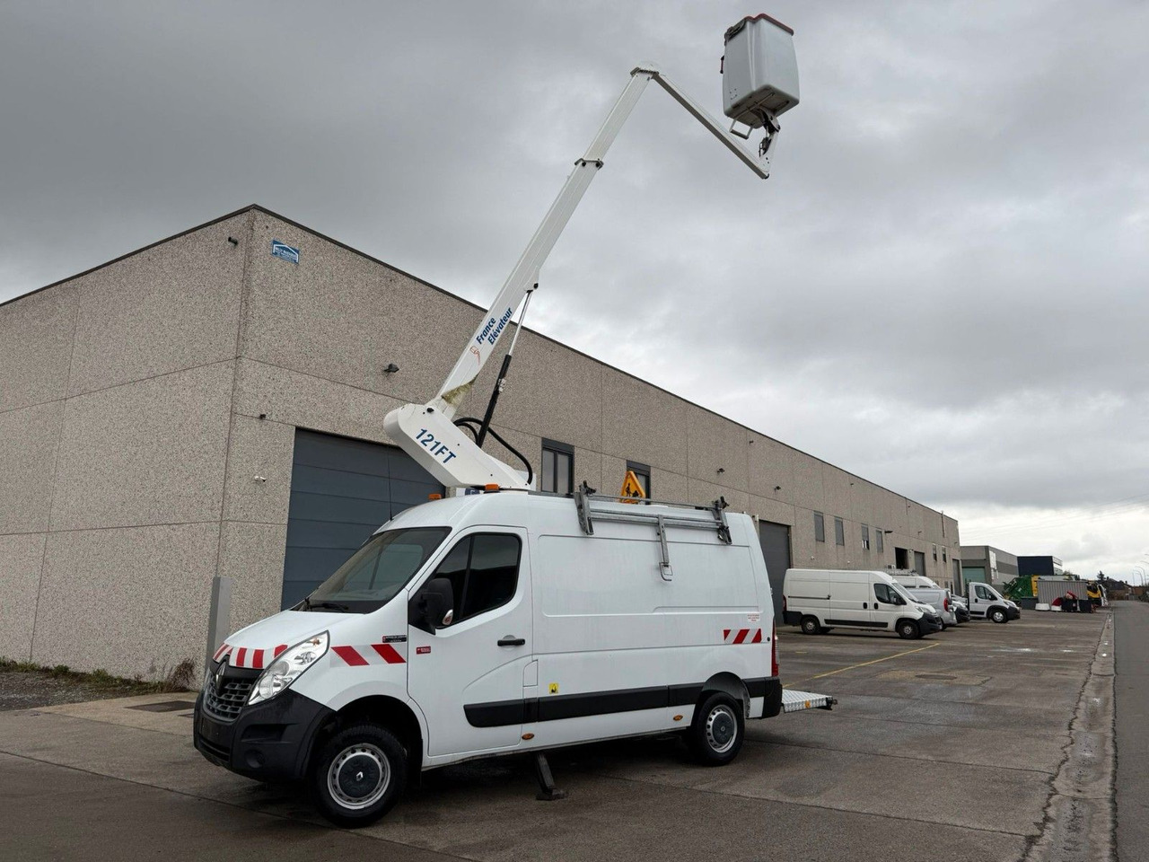 Renault Master. France Elévateur 12m. Klima. Kamera. - Truck mounted aerial platform: picture 1 Renault Master. France Elévateur 12m. Klima. Kamera. - Truck mounted aerial platform: picture 1