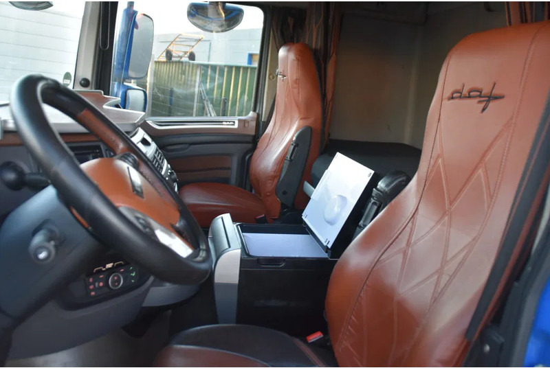 DAF XF 530 SSC 4x2 - RETARDER - PARK. AIRCO - 2 x FUEL TANKS - ALCOA'S - LED - TOP CONDITION - - Tractor unit: picture 5 DAF XF 530 SSC 4x2 - RETARDER - PARK. AIRCO - 2 x FUEL TANKS - ALCOA'S - LED - TOP CONDITION - - Tractor unit: picture 5