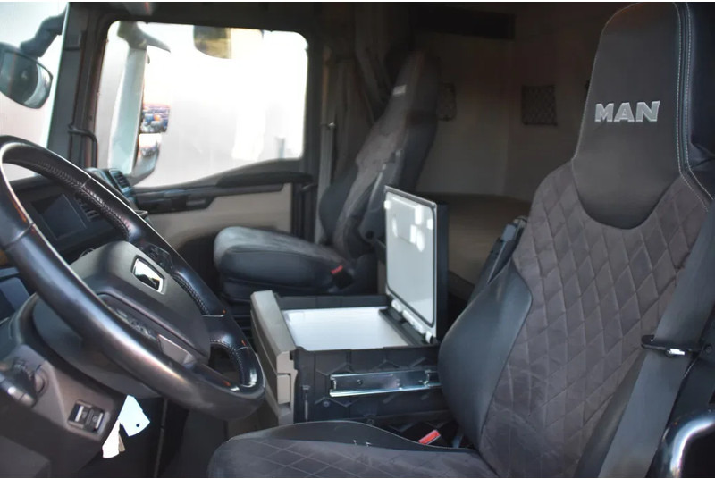MAN TGX 18.510 4x2 - HYDRAULIC SYSTEM - FULL AIR - RETARDER - 237 TKM - PARK. AIRCO - ALCOA'S - LED - MORE UNITS AVAILABLE ! - Tractor unit: picture 5 MAN TGX 18.510 4x2 - HYDRAULIC SYSTEM - FULL AIR - RETARDER - 237 TKM - PARK. AIRCO - ALCOA'S - LED - MORE UNITS AVAILABLE ! - Tractor unit: picture 5