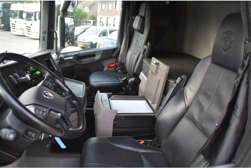 Scania R 460 NGS 6x4NB - SUPER - FULL AIR - RETARDER - 148 TKM - PARK. AIRCO - HYDRAULIC SYSTEM - LED - LEATHER SEATS - EXCELLENT CONDI - Tractor unit: picture 5 Scania R 460 NGS 6x4NB - SUPER - FULL AIR - RETARDER - 148 TKM - PARK. AIRCO - HYDRAULIC SYSTEM - LED - LEATHER SEATS - EXCELLENT CONDI - Tractor unit: picture 5