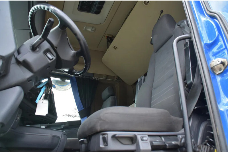 Scania R490 HL 4x2 - RETARDER - HYDRAULIC SYSTEM - 773 TKM - PARK. AIRCO - 2 BEDS - PTO - DIFF. LOCK - - Tractor unit: picture 4 Scania R490 HL 4x2 - RETARDER - HYDRAULIC SYSTEM - 773 TKM - PARK. AIRCO - 2 BEDS - PTO - DIFF. LOCK - - Tractor unit: picture 4