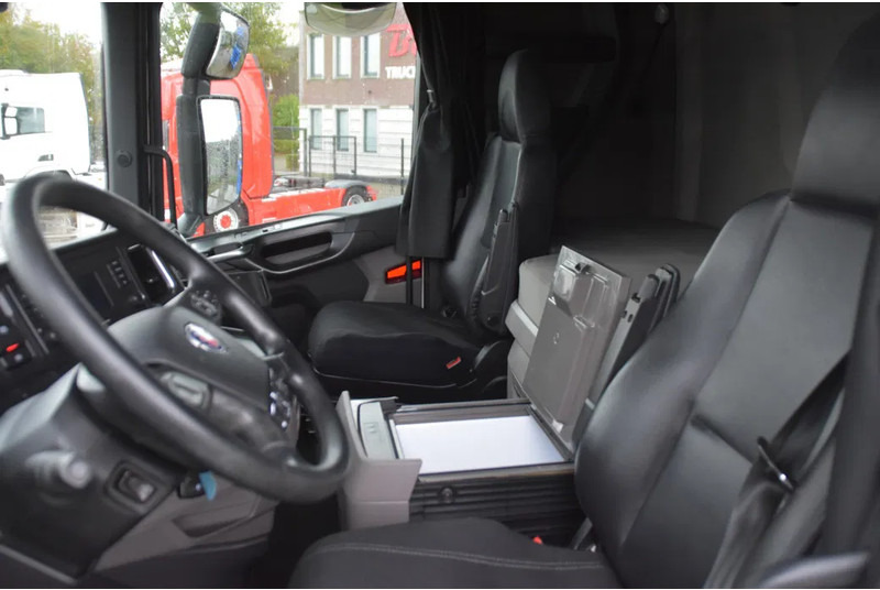 Scania S410 NGS 4x2EB MEGA 95 cm or 103 cm driving height - RETARDER - 773 TKM - FULL AIR - PARK. AIRCO - LEATHER SEATS - 2 x FUEL TANK - Tractor unit: picture 5 Scania S410 NGS 4x2EB MEGA 95 cm or 103 cm driving height - RETARDER - 773 TKM - FULL AIR - PARK. AIRCO - LEATHER SEATS - 2 x FUEL TANK - Tractor unit: picture 5