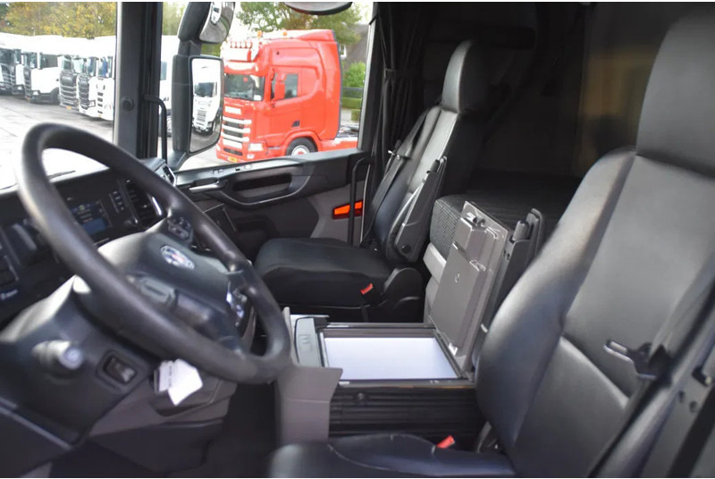 Scania S410 NGS 4x2EB MEGA 95 cm or 103 cm driving height - RETARDER - 781 TKM - FULL AIR - PARK. AIRCO - LEATHER SEATS - 2 x FUEL TANK - Tractor unit: picture 5 Scania S410 NGS 4x2EB MEGA 95 cm or 103 cm driving height - RETARDER - 781 TKM - FULL AIR - PARK. AIRCO - LEATHER SEATS - 2 x FUEL TANK - Tractor unit: picture 5
