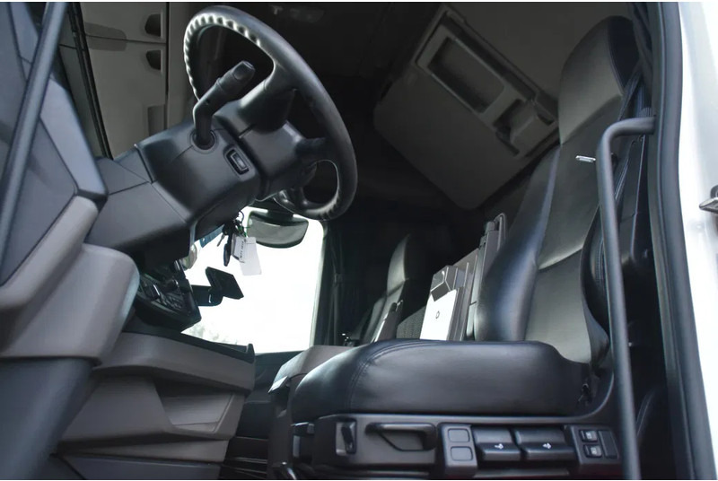 Scania S410 NGS 4x2EB MEGA 95 cm or 103 cm driving height - RETARDER - 781 TKM - FULL AIR - PARK. AIRCO - LEATHER SEATS - 2 x FUEL TANK - Tractor unit: picture 4 Scania S410 NGS 4x2EB MEGA 95 cm or 103 cm driving height - RETARDER - 781 TKM - FULL AIR - PARK. AIRCO - LEATHER SEATS - 2 x FUEL TANK - Tractor unit: picture 4