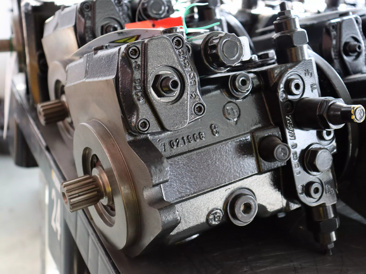 REXROTH A4VG40DA1D2/32R-NZC02F025SP-S - Hydraulic pump for Construction machinery: picture 1 REXROTH A4VG40DA1D2/32R-NZC02F025SP-S - Hydraulic pump for Construction machinery: picture 1