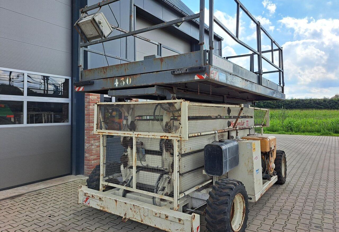Holland Lift A151DV - Scissor lift: picture 3 Holland Lift A151DV - Scissor lift: picture 3