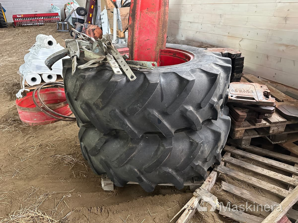 Dubbelmontage Michelin 16.9 R28 - Wheel and tire package: picture 1 Dubbelmontage Michelin 16.9 R28 - Wheel and tire package: picture 1