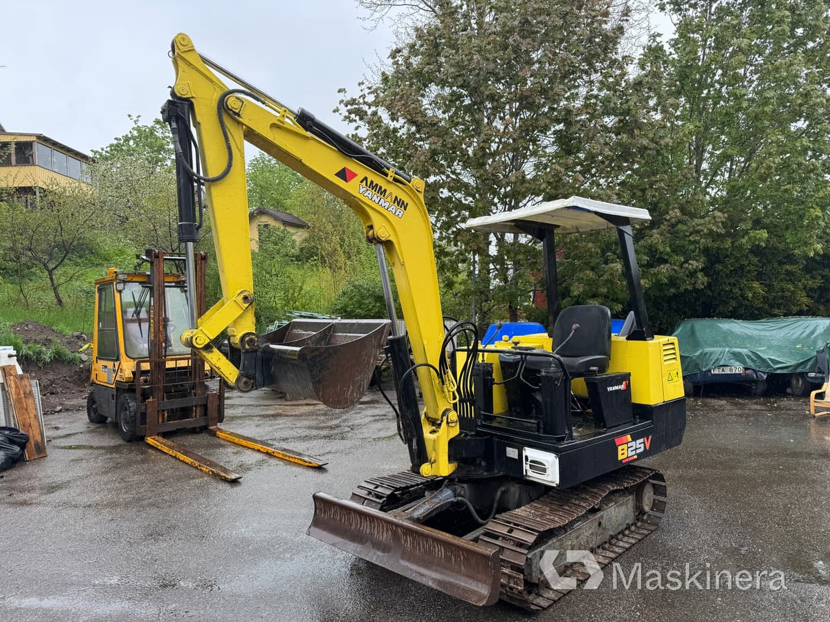 Grävmaskin Yanmar B25V med redskap & transportsläp - Crawler excavator: picture 1 Grävmaskin Yanmar B25V med redskap & transportsläp - Crawler excavator: picture 1