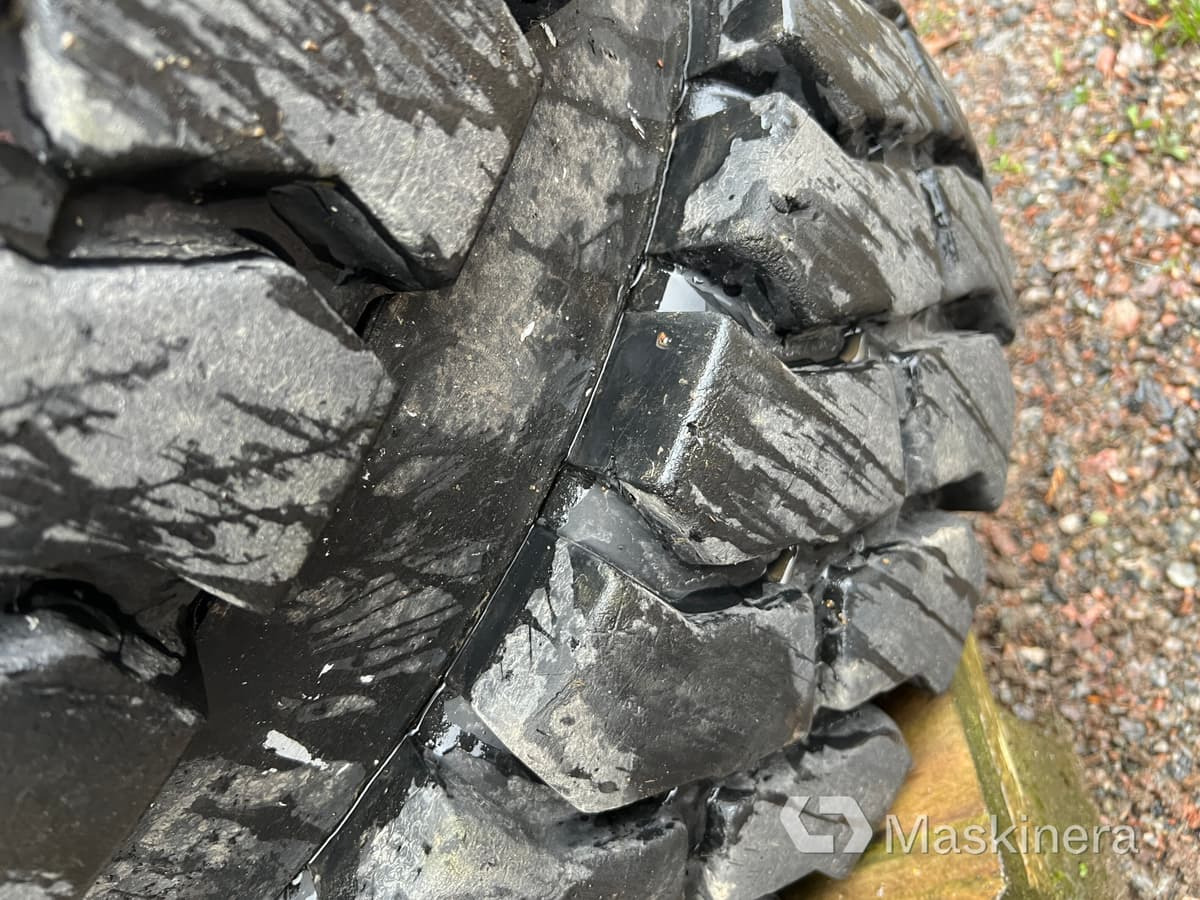 Mitas FL-08 Twindäck på fälg Mitas 7,50-15, 4 st - Wheel and tire package for Construction machinery: picture 4 Mitas FL-08 Twindäck på fälg Mitas 7,50-15, 4 st - Wheel and tire package for Construction machinery: picture 4