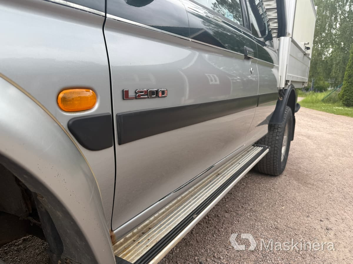 Small van Pickup med skåp Mitsubishi L200 Club Cab 2.5 4x4: picture 19