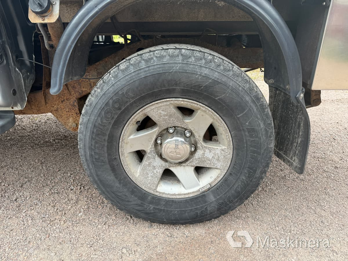 Small van Pickup med skåp Mitsubishi L200 Club Cab 2.5 4x4: picture 25