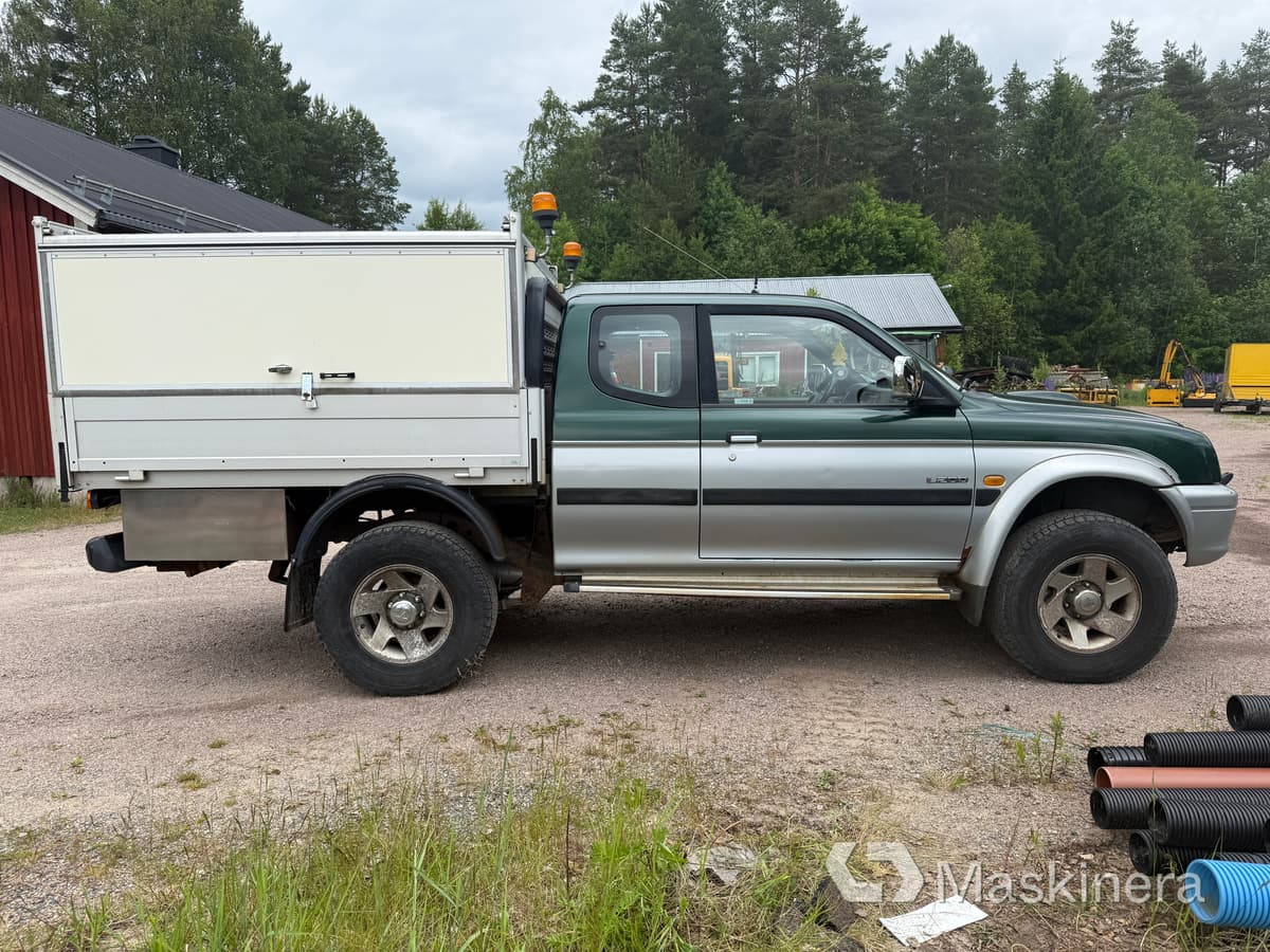 Small van Pickup med skåp Mitsubishi L200 Club Cab 2.5 4x4: picture 6