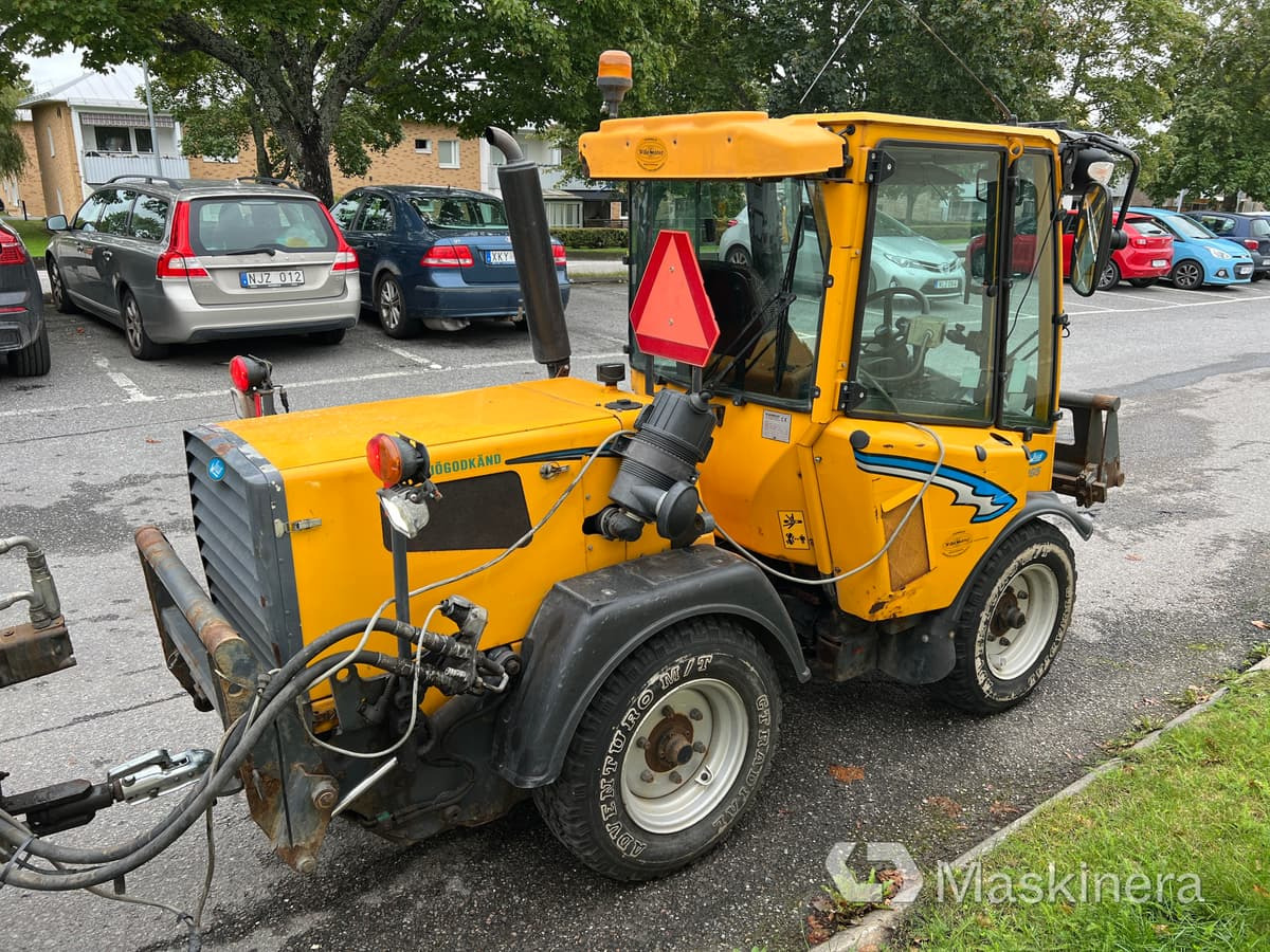 Wille 265-C22-3A Redskapsbärare Wille 265 med plog/sandspridare & sopmaskin - Snow removal vehicle: picture 4 Wille 265-C22-3A Redskapsbärare Wille 265 med plog/sandspridare & sopmaskin - Snow removal vehicle: picture 4