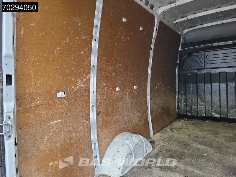 Iveco Daily 35S14 Automaat L2H2 3,5t Trekhaak LED Airco Cruise Navi Camera Euro6 APK 03-2026 L2 12m3 Airco Trekhaak Cruise control - Panel van: picture 5 Iveco Daily 35S14 Automaat L2H2 3,5t Trekhaak LED Airco Cruise Navi Camera Euro6 APK 03-2026 L2 12m3 Airco Trekhaak Cruise control - Panel van: picture 5