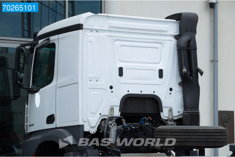 New Tractor unit Mercedes-Benz Actros 2642 6X4 NEW! RHD 2x Tanks Euro 3: picture 12