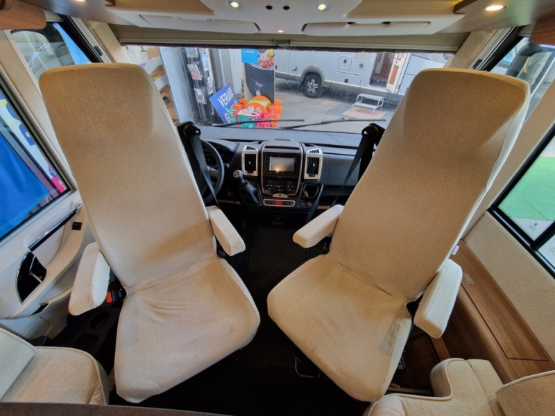 Carthago C-Tourer I 143 - Integrated motorhome: picture 5 Carthago C-Tourer I 143 - Integrated motorhome: picture 5