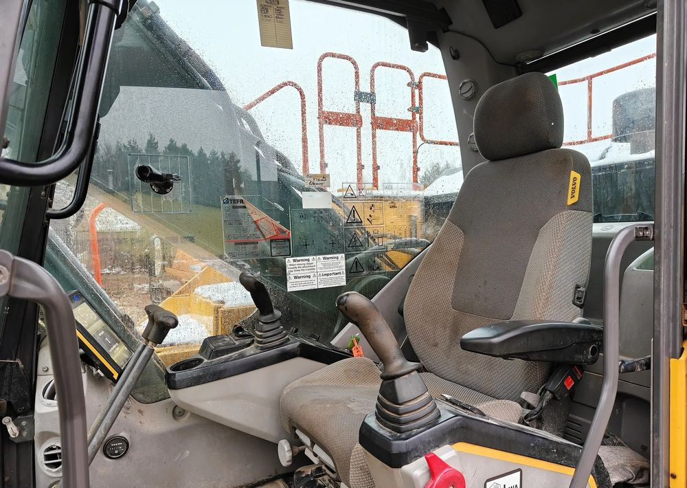 Crawler excavator Volvo EC250EL: picture 10