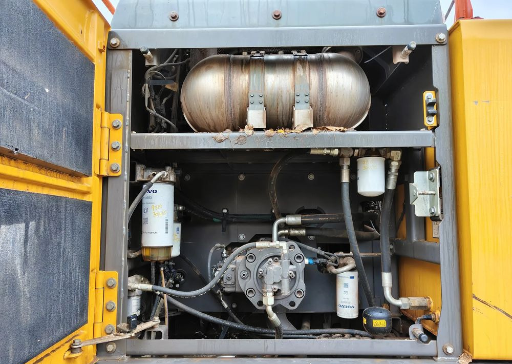 Crawler excavator Volvo EC250EL: picture 13