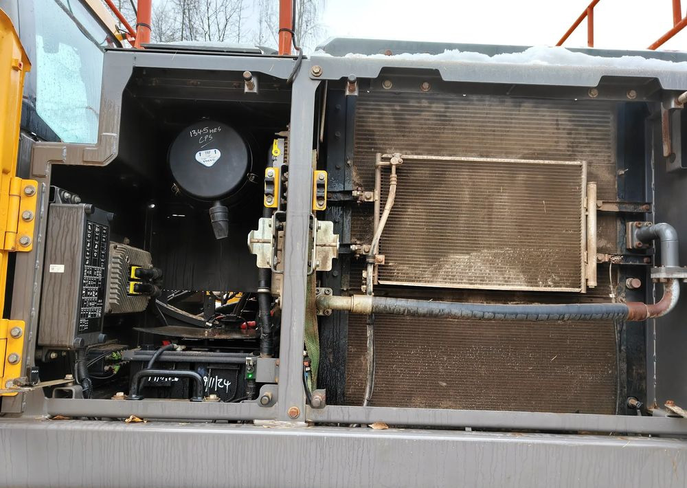 Crawler excavator Volvo EC250EL: picture 12