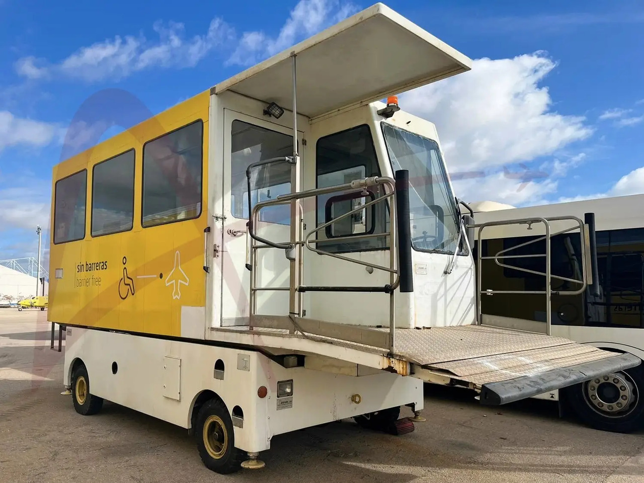 AEROFABRIL 6C-4M-ALT.6 - Ambulift: picture 1 AEROFABRIL 6C-4M-ALT.6 - Ambulift: picture 1