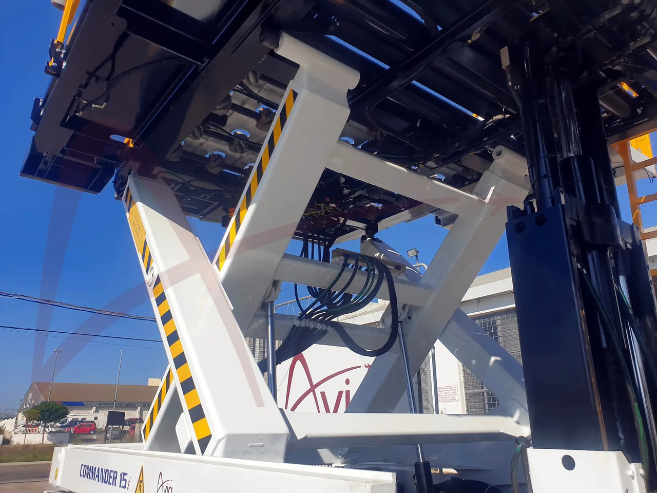 FMC COMMANDER 15iS - Aircraft cargo loader: picture 5 FMC COMMANDER 15iS - Aircraft cargo loader: picture 5