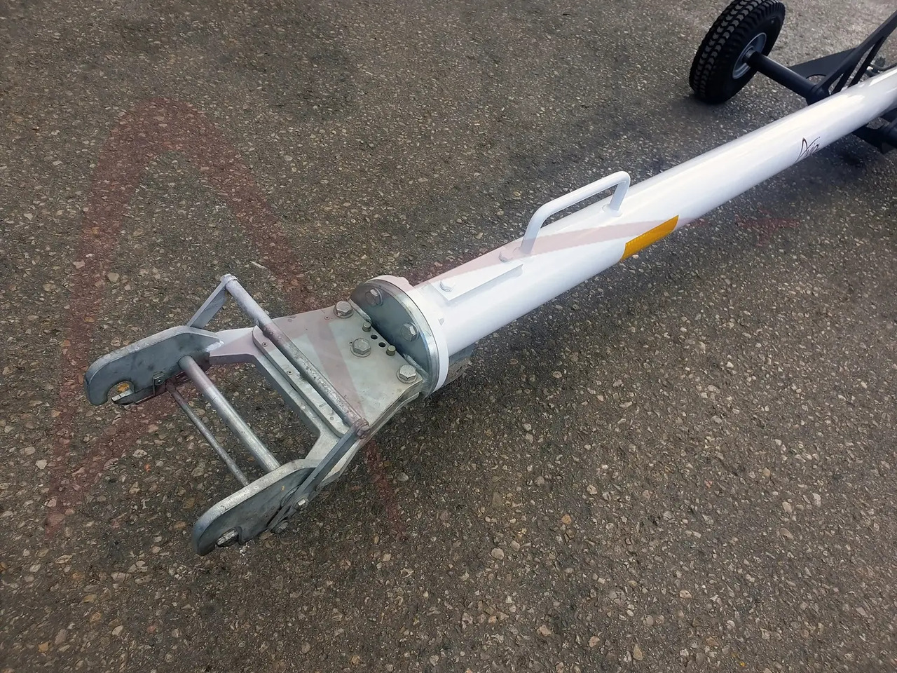 JMS J-TOW DASH8-4 - Ground support equipment: picture 4 JMS J-TOW DASH8-4 - Ground support equipment: picture 4