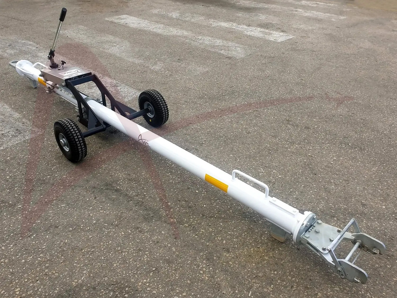 JMS J-TOW DASH8-4 - Ground support equipment: picture 1 JMS J-TOW DASH8-4 - Ground support equipment: picture 1