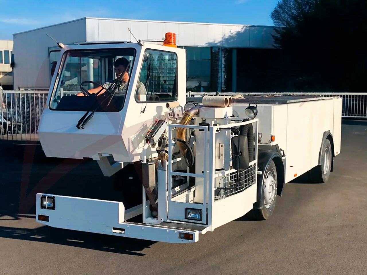 VESTERGAARD TSU-F - Lavatory service truck: picture 2 VESTERGAARD TSU-F - Lavatory service truck: picture 2