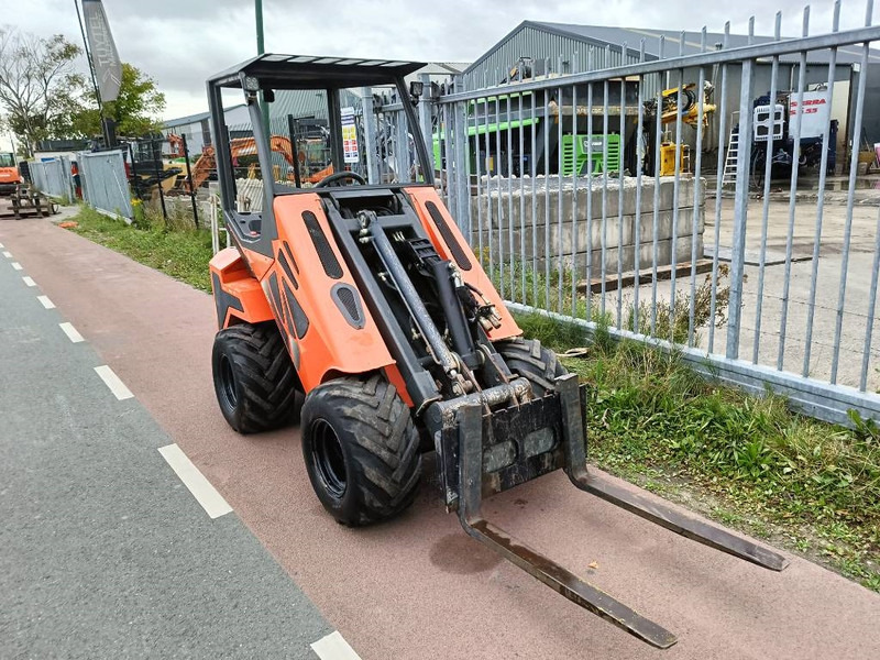 Cast 33 TLS minishovel mini loader giant avant 1400kg - Compact track loader: picture 3 Cast 33 TLS minishovel mini loader giant avant 1400kg - Compact track loader: picture 3