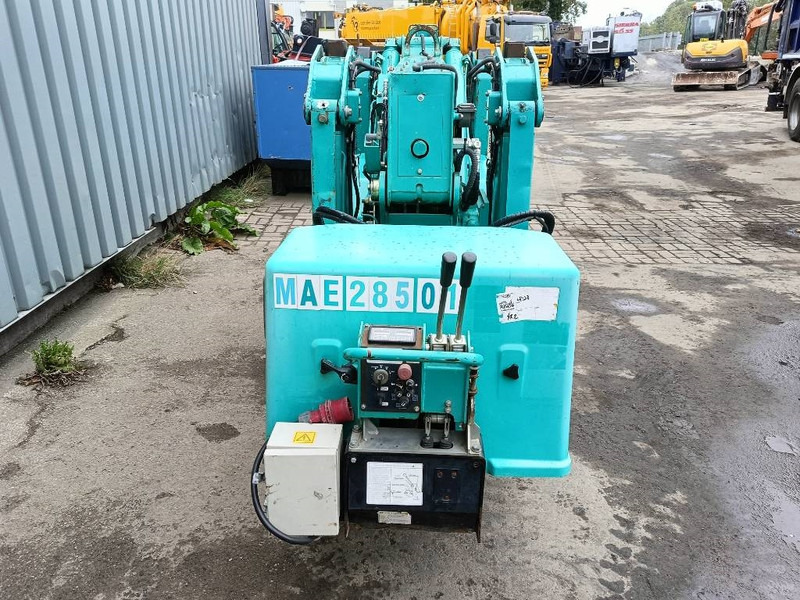 Maeda MC 285 CRME-2 minikraan hybride spin spider crane - Mini crane: picture 5 Maeda MC 285 CRME-2 minikraan hybride spin spider crane - Mini crane: picture 5
