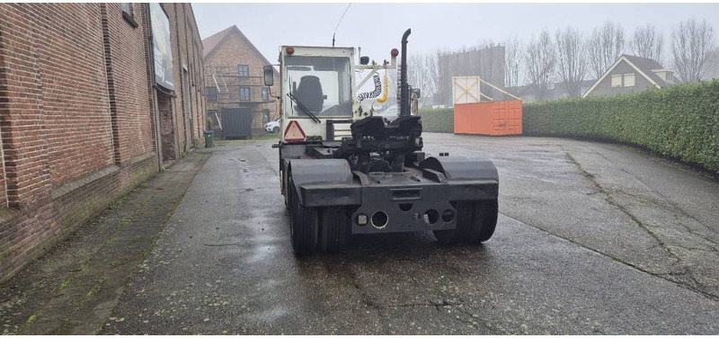 Terberg trt89 4x4 terminal trekker tractor port truck - Terminal tractor: picture 4 Terberg trt89 4x4 terminal trekker tractor port truck - Terminal tractor: picture 4