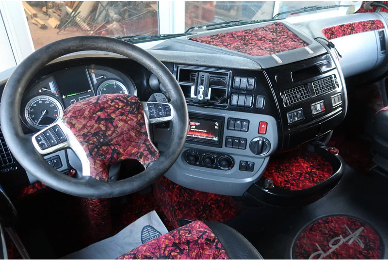 DAF XF 460 6X2/ SSC/ FULL AIR/ LIFT-LENK/ EURO 6 - Tractor unit: picture 2 DAF XF 460 6X2/ SSC/ FULL AIR/ LIFT-LENK/ EURO 6 - Tractor unit: picture 2