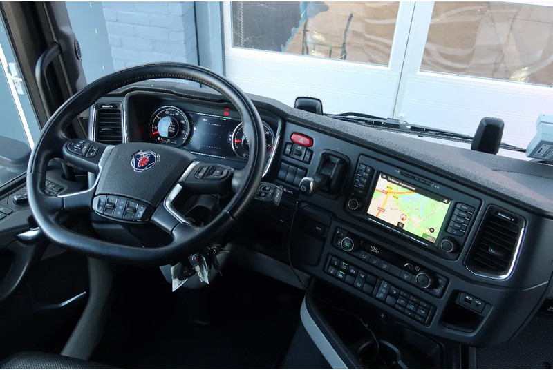 Interior photo 2: Tractor unit Scania 540S NGS FULL AIR/ RETARDER/ ALCOA/ ACC/ 2X TANK/ PARK AIRCO