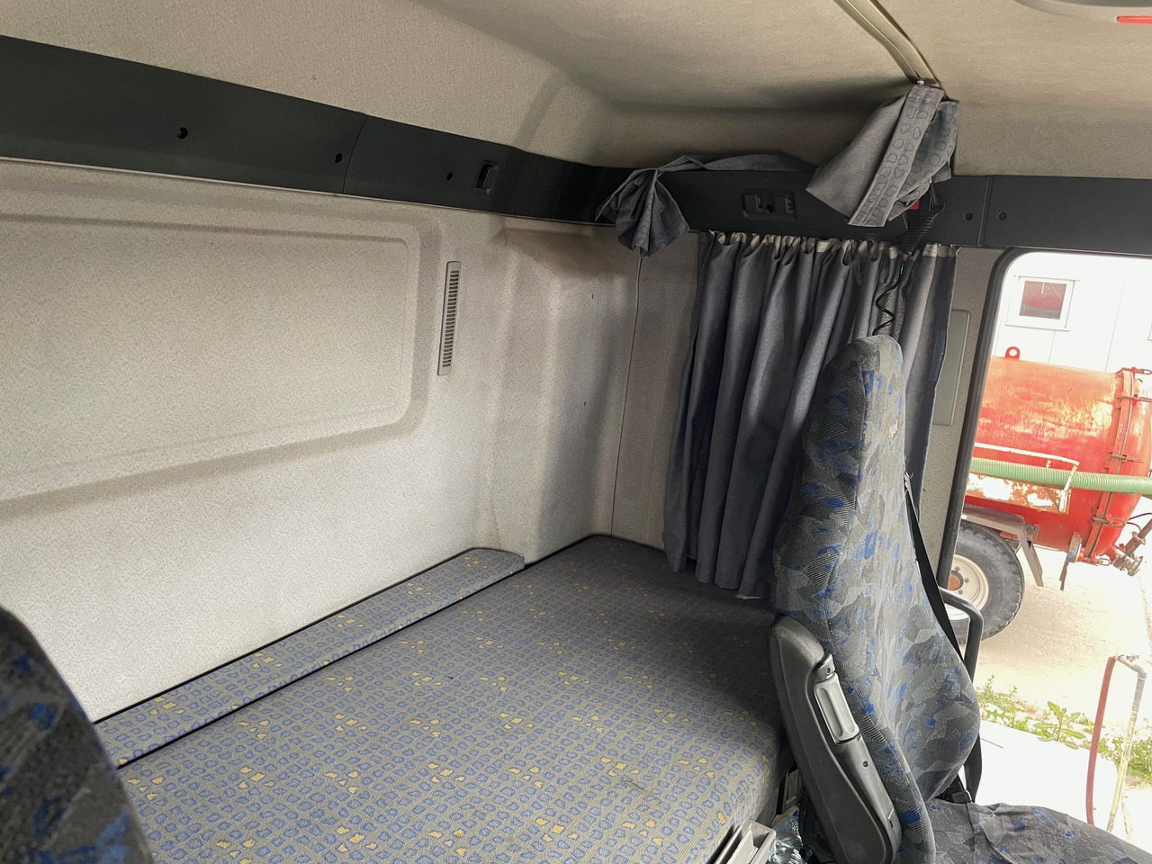 Tractor unit MAN TGA 26.480 6x4: picture 7