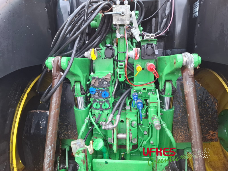 Farm tractor John Deere 6215 R: picture 18 Farm tractor John Deere 6215 R: picture 18