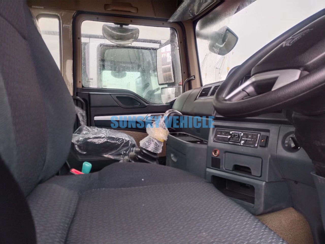 HOWO Brand New TX 6X4 400HP Tractor Head - Tractor unit: picture 4 HOWO Brand New TX 6X4 400HP Tractor Head - Tractor unit: picture 4